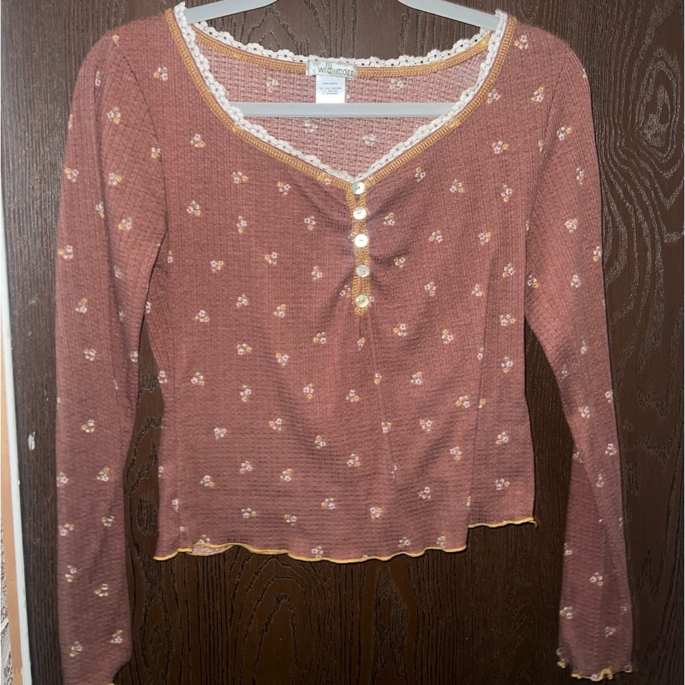 super cute lightweight floral top